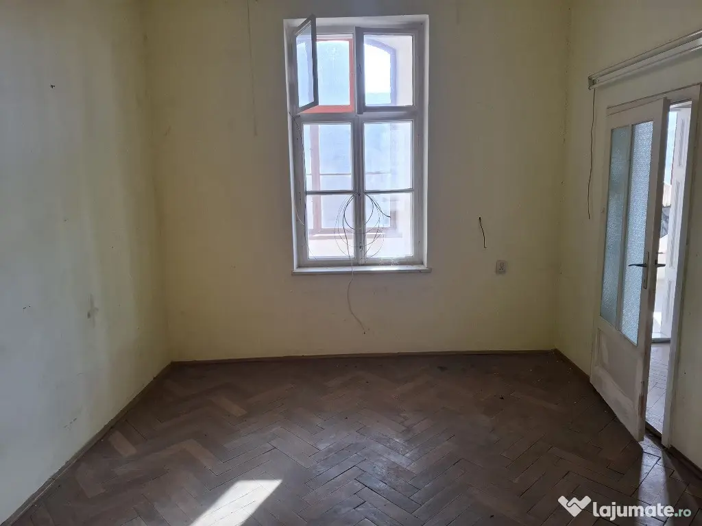 Vand apartament 3 camere Horia 