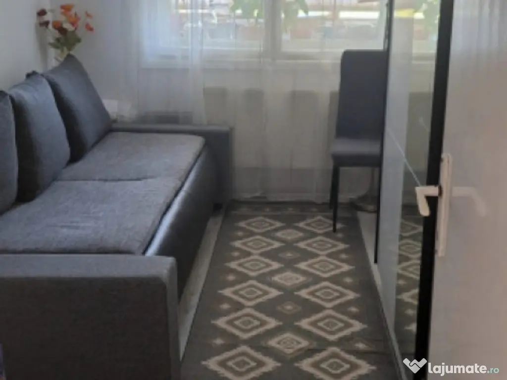 Apartament 3 camere Semidecomandat - 60 mp, Etaj 4 