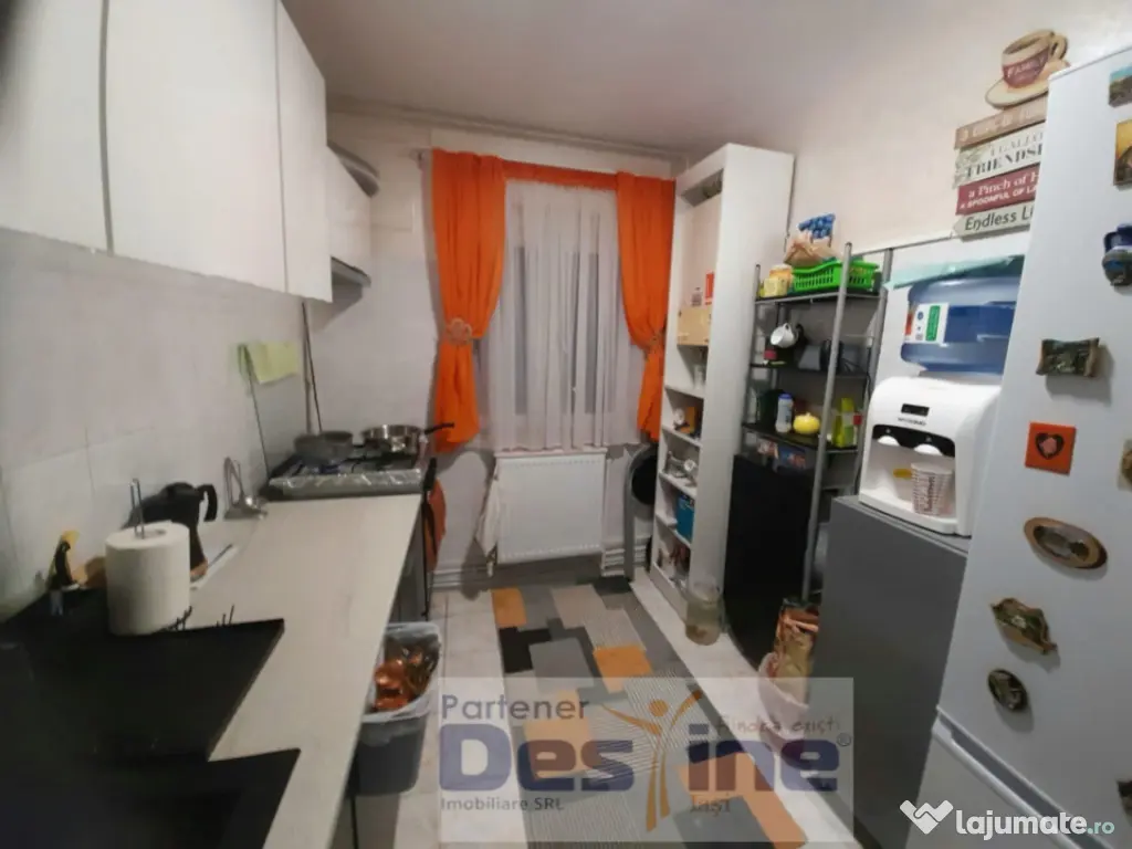 Apartament 3 camere Semidecomandat - 60 mp, Etaj 4 