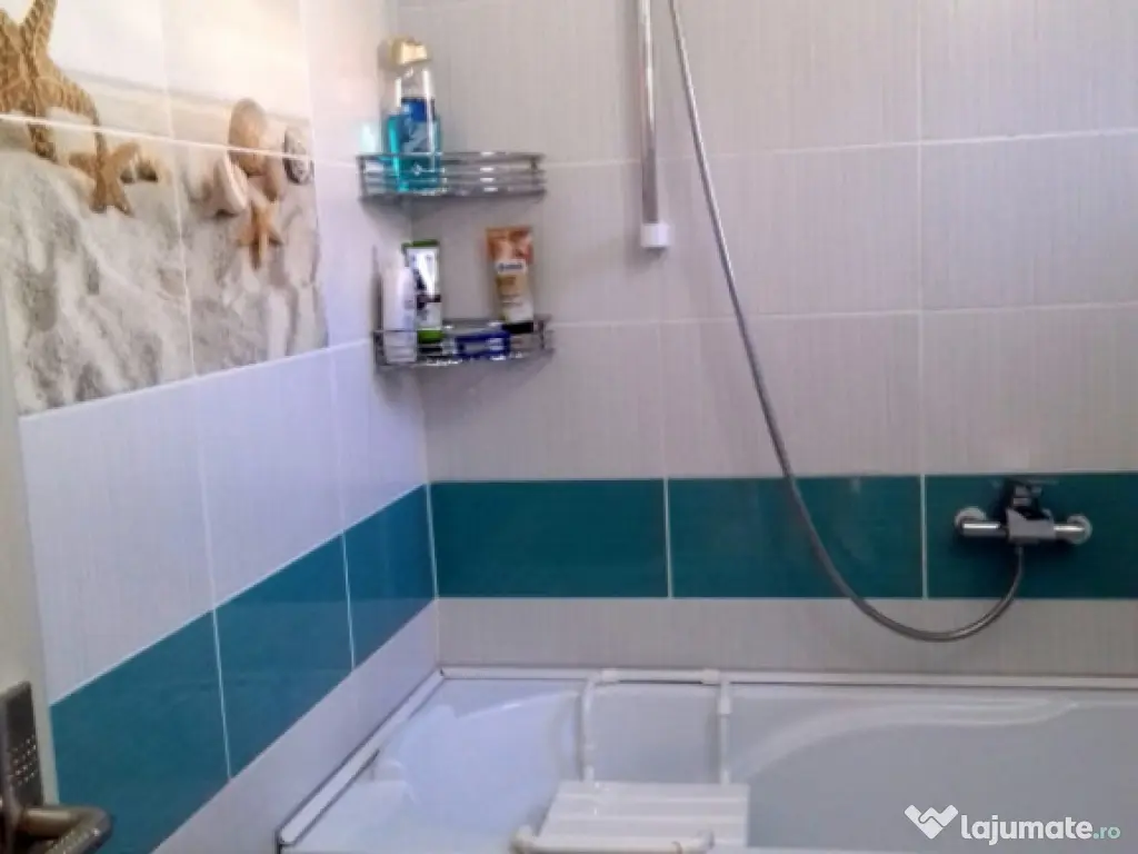 Apartament 3 camere Semidecomandat - 60 mp, Etaj 4 