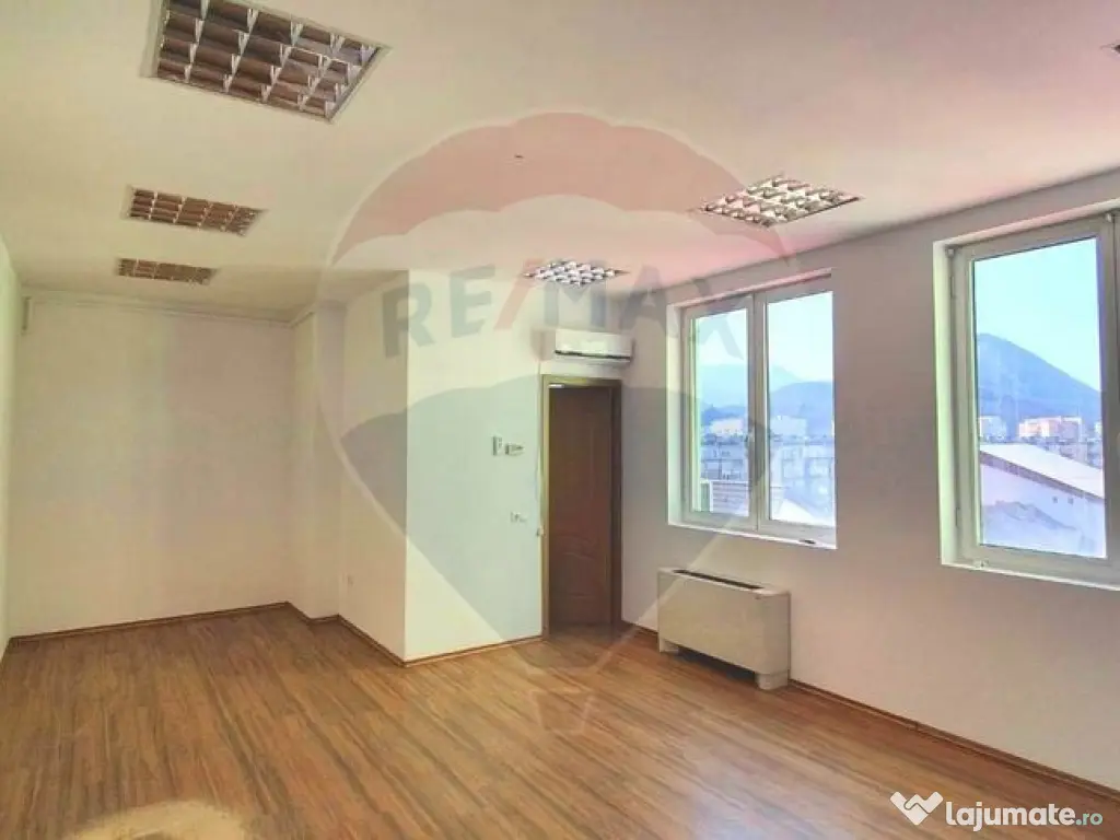 Birou de închiriat în Brașov zona centrală în clădi...