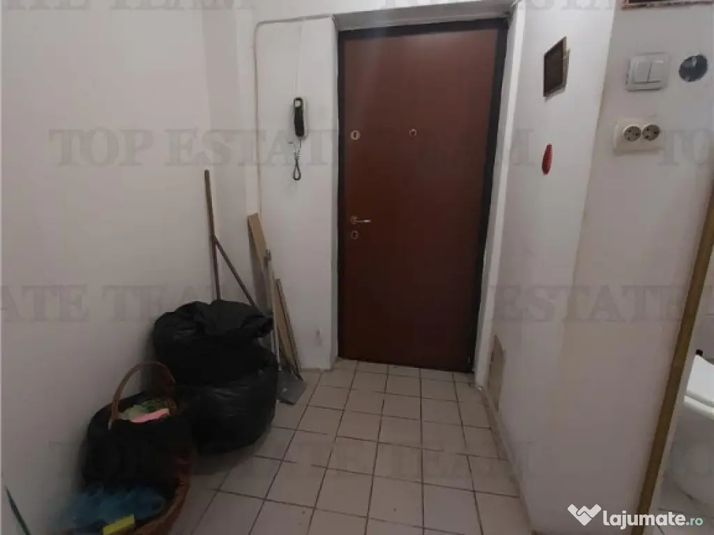 Bd Basarabiei -Parcul National- Garsoniera in bloc Anvelo 