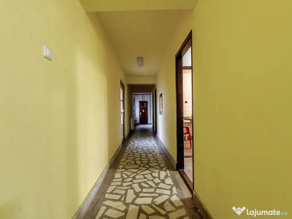 Clădire potrivită pentru proiecte educaționale sau de ...