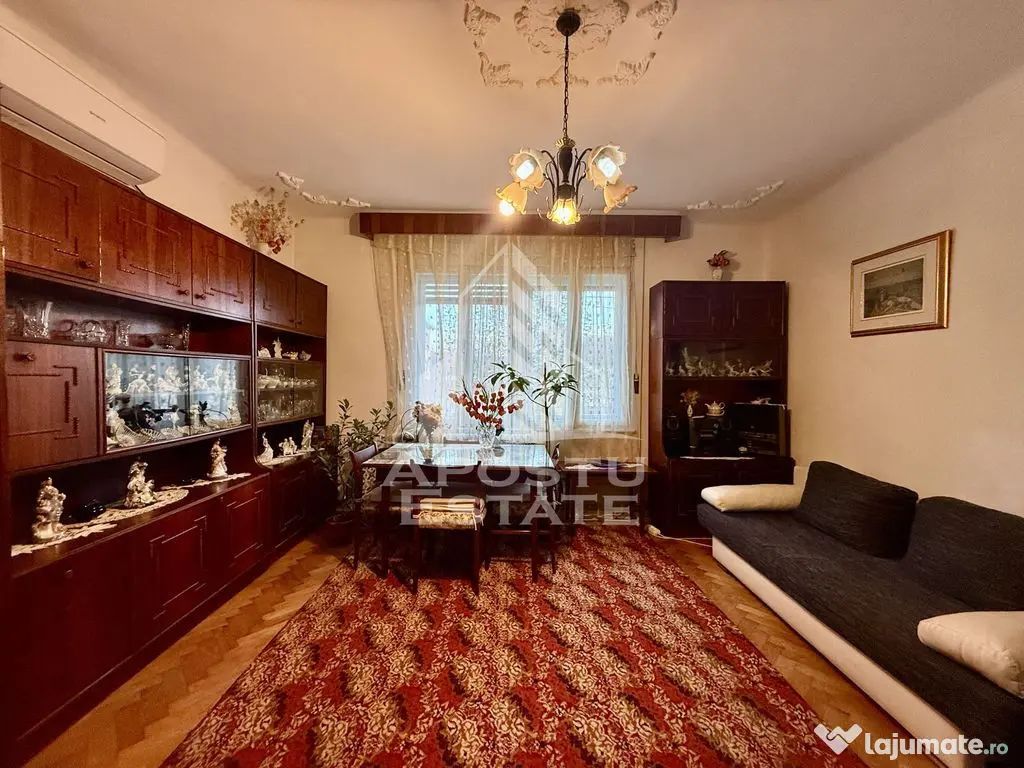 Casa individuala cu 2 fronturi stradale, teren 480mp, zon...