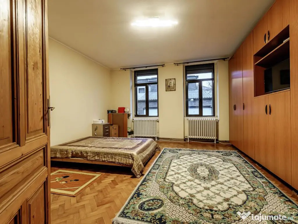 Casă solidă din cărămidă lângă Malul Mureșului cu... 