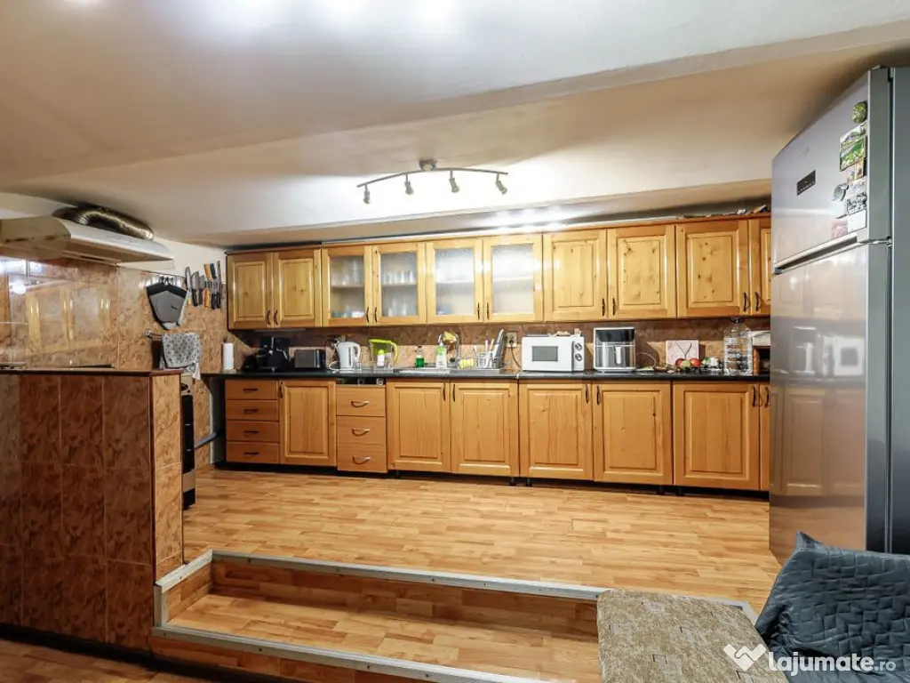 Casă solidă din cărămidă lângă Malul Mureșului cu... 