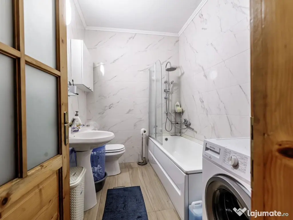 Casă solidă din cărămidă lângă Malul Mureșului cu... 