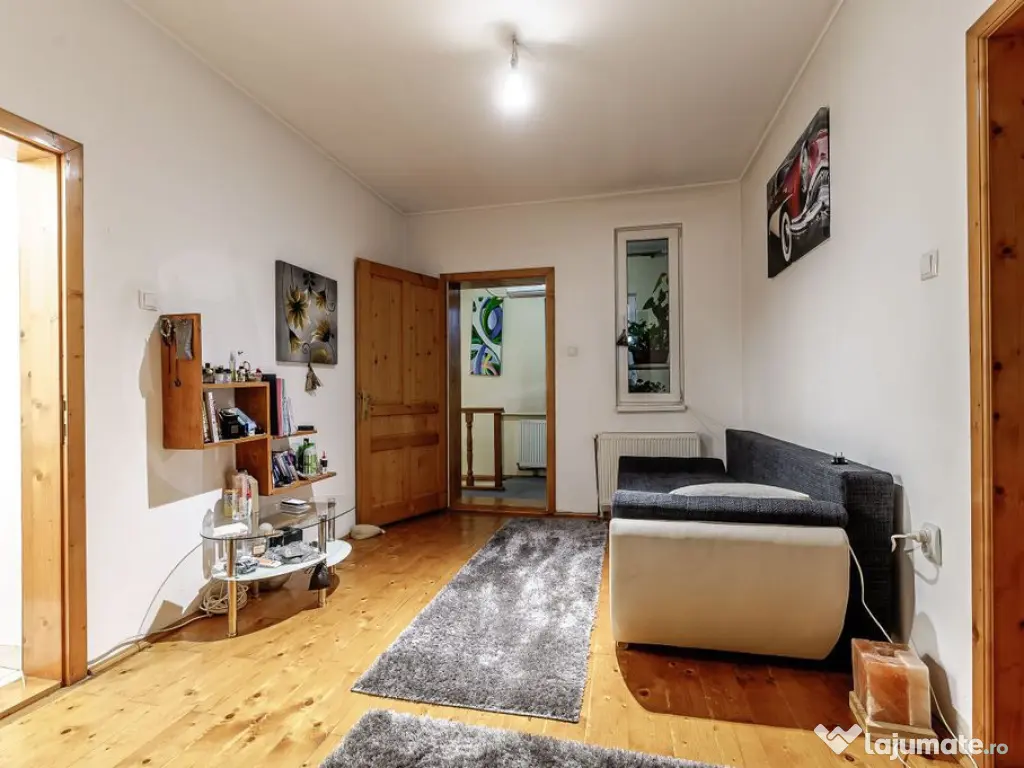 Casă solidă din cărămidă lângă Malul Mureșului cu... 