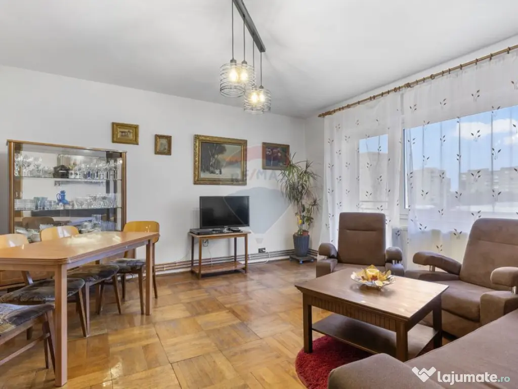 Apartament cu 3 camere de vânzare în zona Aurel Vlaicu