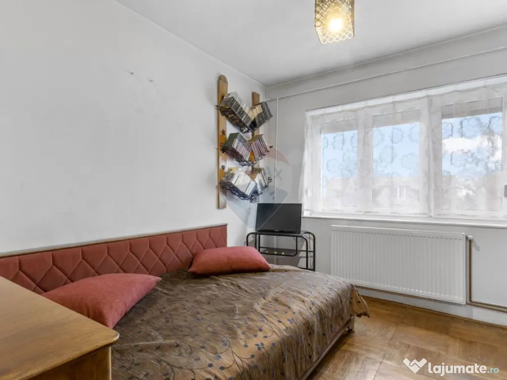 Apartament cu 3 camere de vânzare în zona Aurel Vlaicu