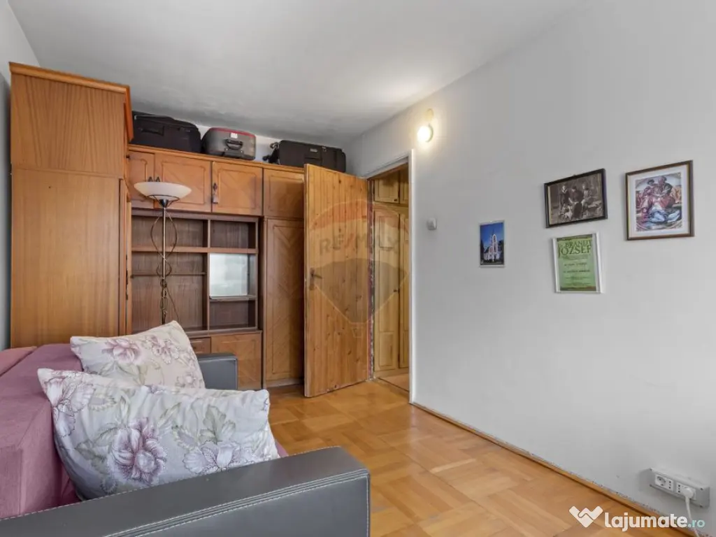 Apartament cu 3 camere de vânzare în zona Aurel Vlaicu
