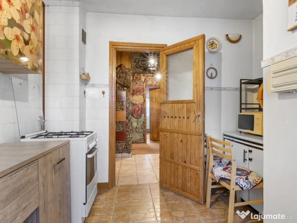 Apartament cu 3 camere de vânzare în zona Aurel Vlaicu