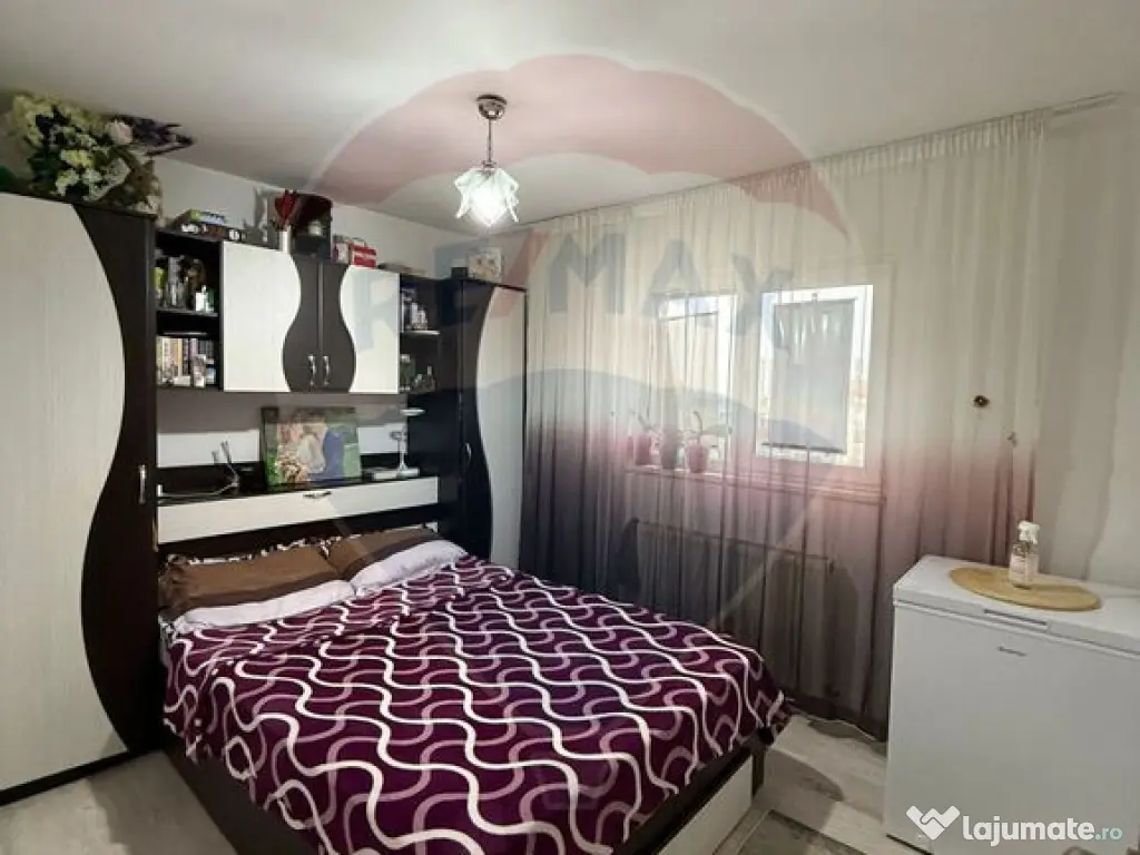 Apartament cu 3 camere de vânzare în zona Lapus 