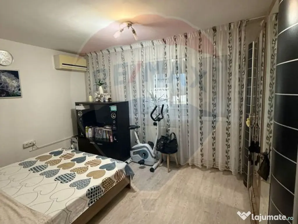 Apartament cu 3 camere de vânzare în zona Lapus 
