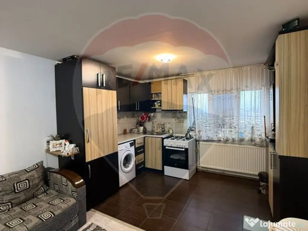 Apartament cu 3 camere de vânzare în zona Lapus 
