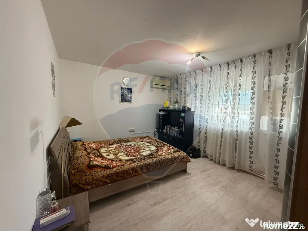 Apartament cu 3 camere de vânzare în zona Lapus 