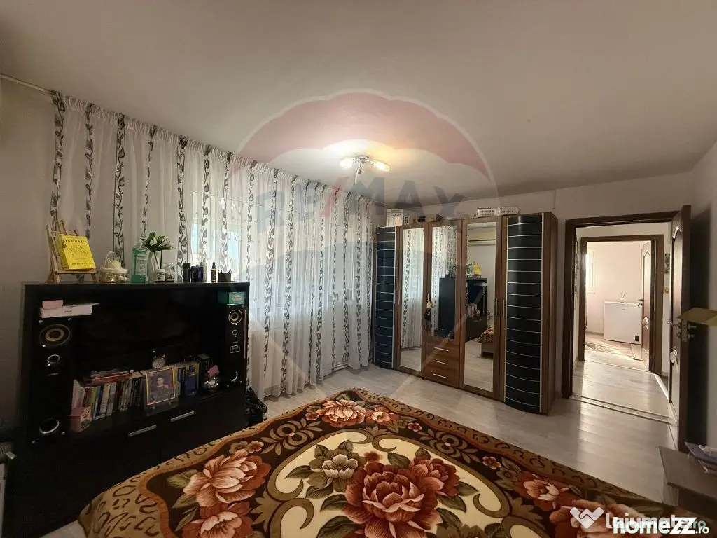 Apartament cu 3 camere de vânzare în zona Lapus 