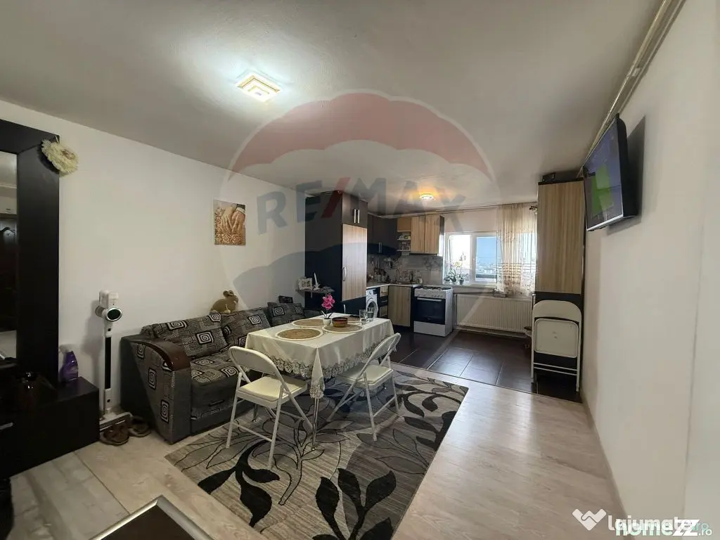 Apartament cu 3 camere de vânzare în zona Lapus 