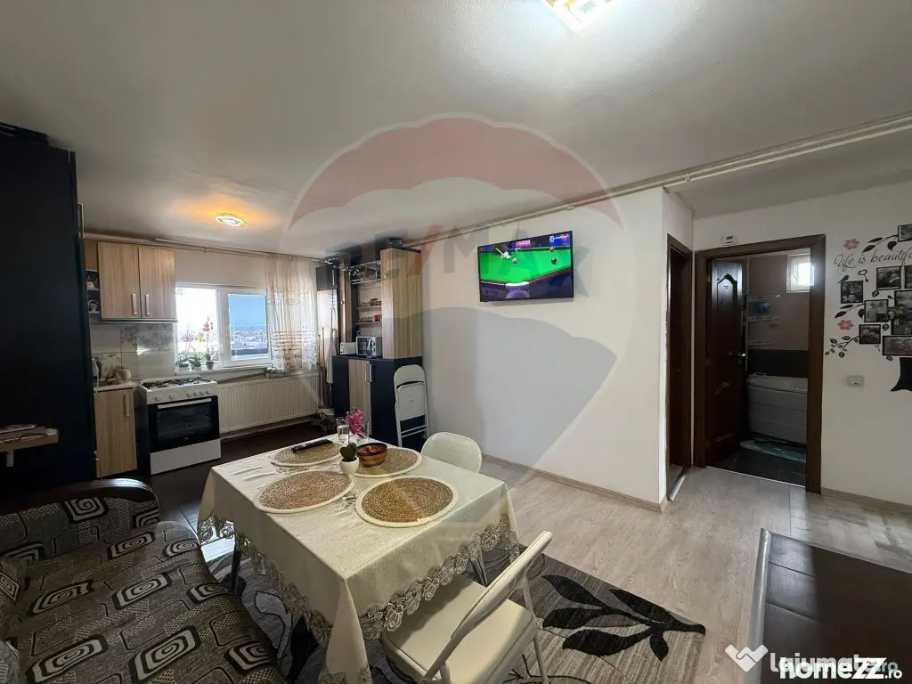 Apartament cu 3 camere de vânzare în zona Lapus 