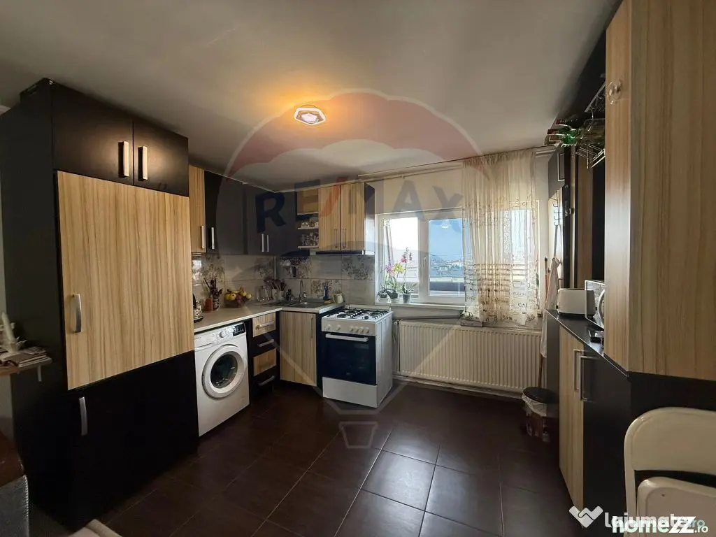 Apartament cu 3 camere de vânzare în zona Lapus 