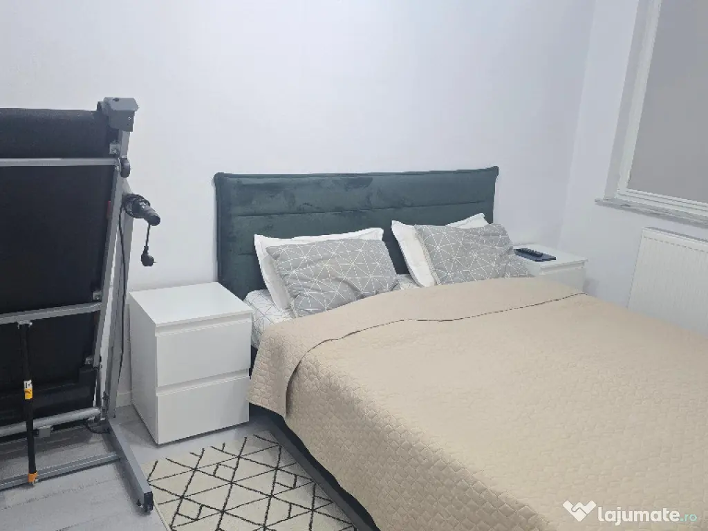 Vand apartament 3 c. dec.,Deva, Imp.Traian, etaj 1, mobilat, PARCARE 