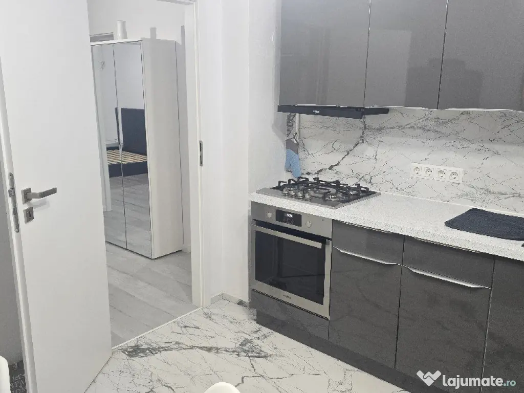 Vand apartament 3 c. dec.,Deva, Imp.Traian, etaj 1, mobilat, PARCARE 