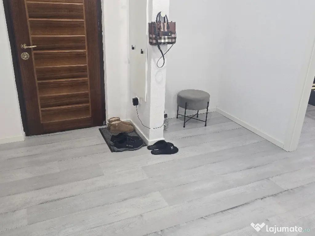 Vand apartament 3 c. dec.,Deva, Imp.Traian, etaj 1, mobilat, PARCARE 