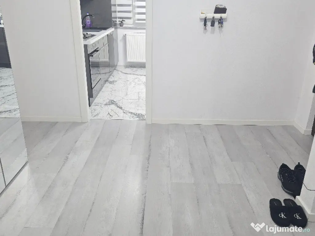 Vand apartament 3 c. dec.,Deva, Imp.Traian, etaj 1, mobilat, PARCARE 