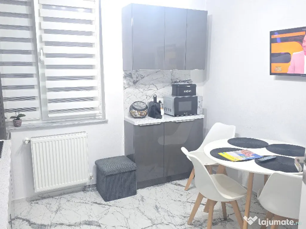 Vand apartament 3 c. dec.,Deva, Imp.Traian, etaj 1, mobilat, PARCARE 