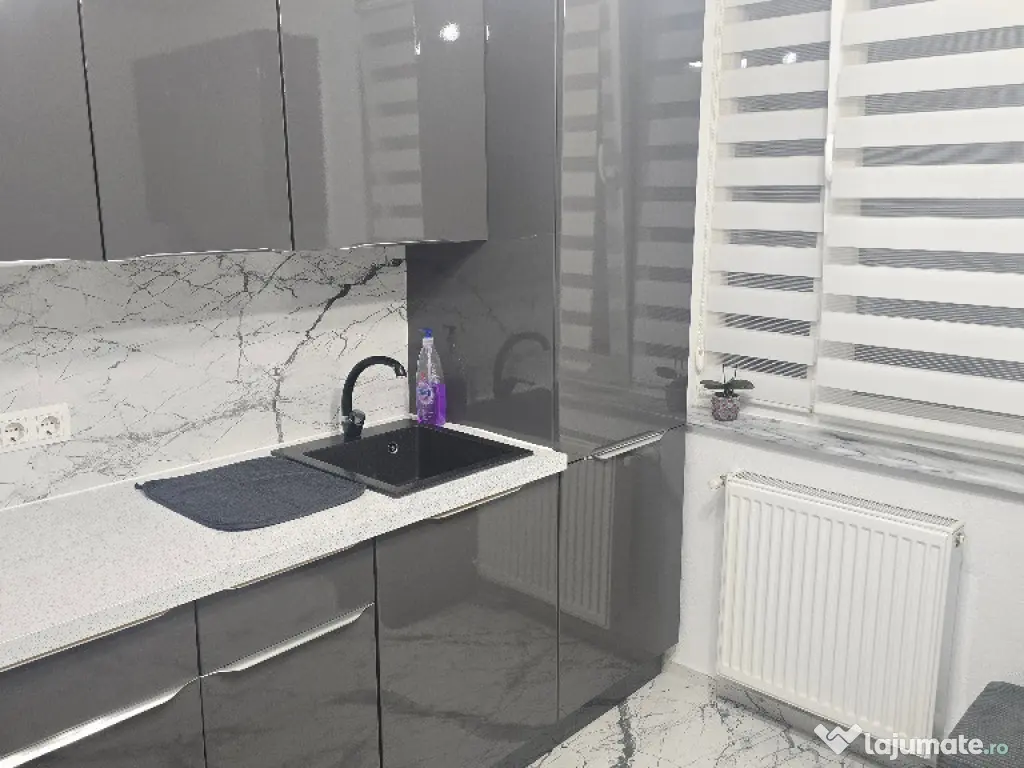 Vand apartament 3 c. dec.,Deva, Imp.Traian, etaj 1, mobilat, PARCARE 