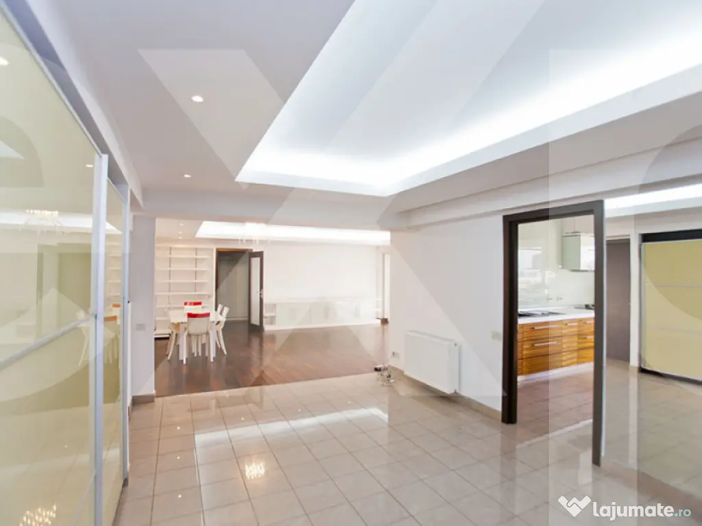 Apartament 4 camere de vanzare- zona Eminescu, bloc nou, foa