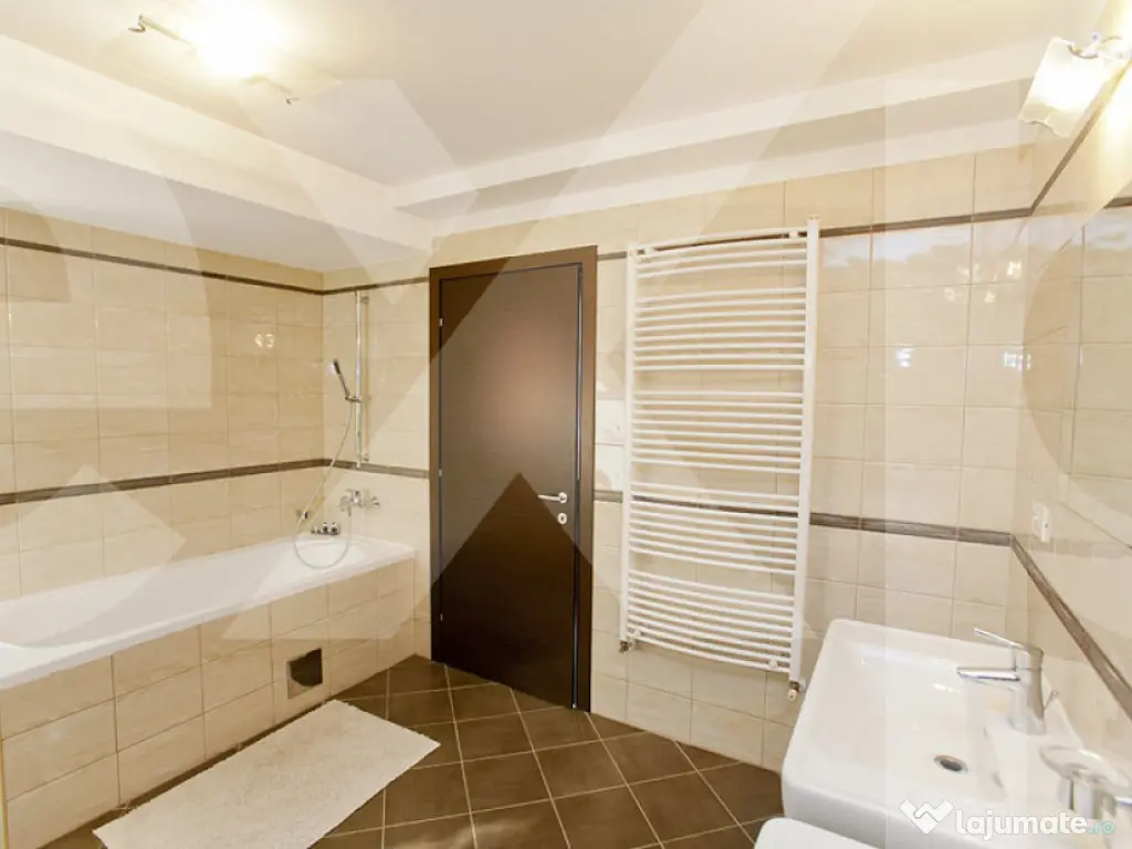 Apartament 4 camere de vanzare- zona Eminescu, bloc nou, foa