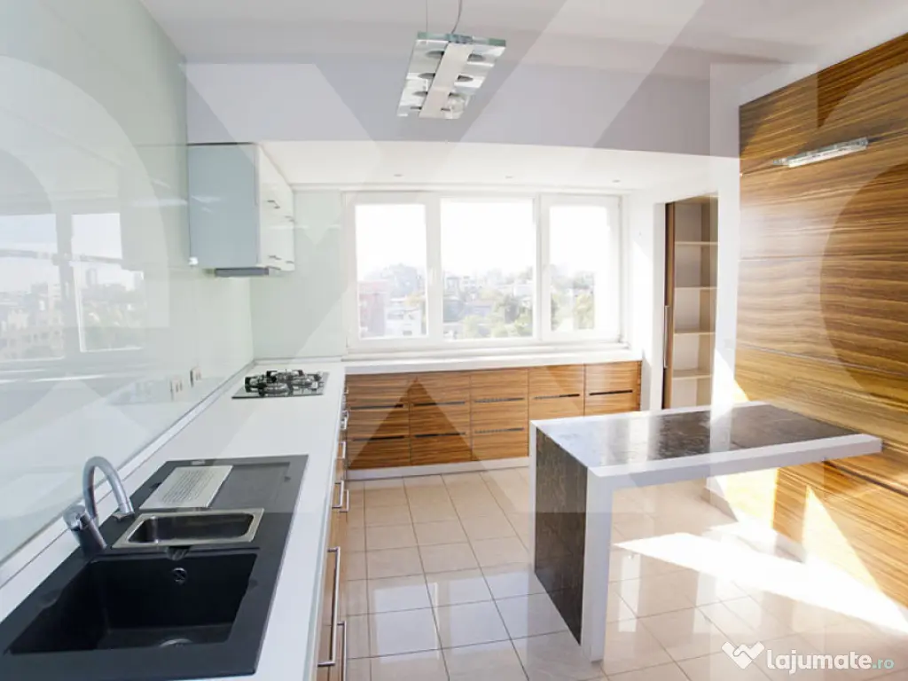 Apartament 4 camere de vanzare- zona Eminescu, bloc nou, foa