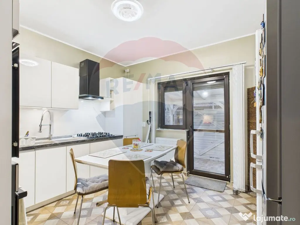 Casă / Vilă cu 5 camere de vânzare în zona Central 