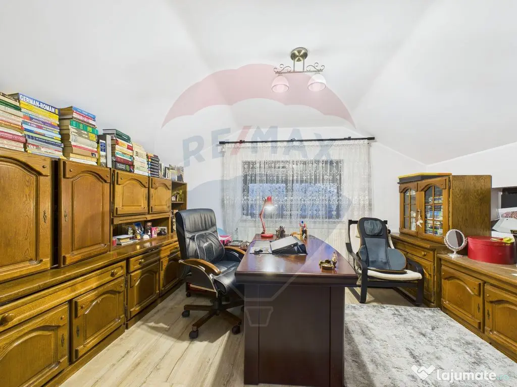 Casă / Vilă cu 5 camere de vânzare în zona Central 