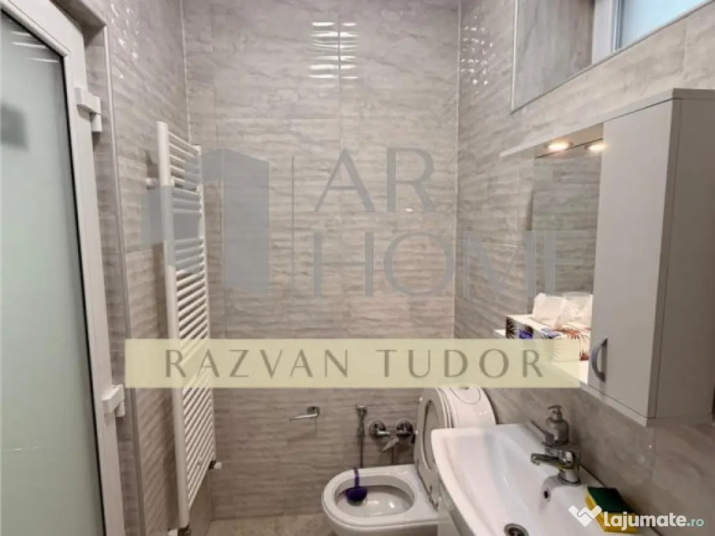 Spatiu comercial cu parcare proprie , Ploiesti, ultracentral 