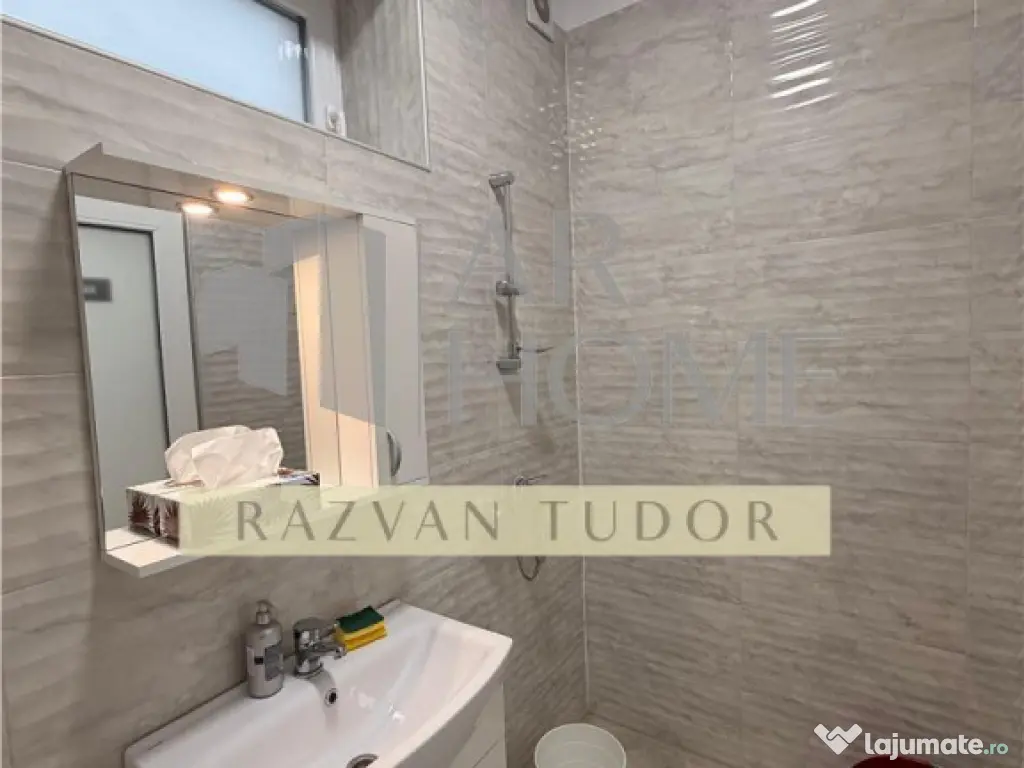 Spatiu comercial cu parcare proprie , Ploiesti, ultracentral 