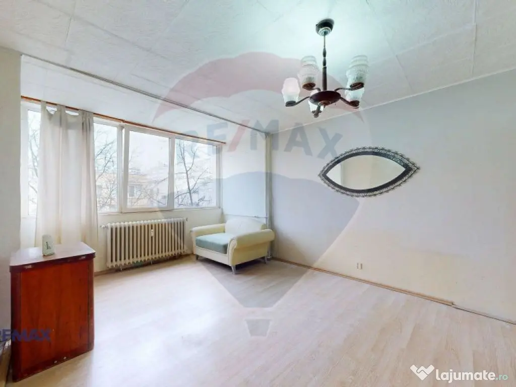 Apartament cu 4 camere de vânzare în zona Ozana 