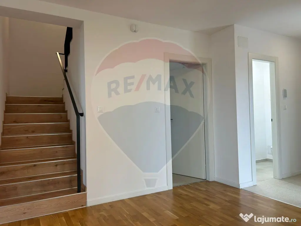 Vilă cu 4 camere de vânzare in Liziera de Lac 