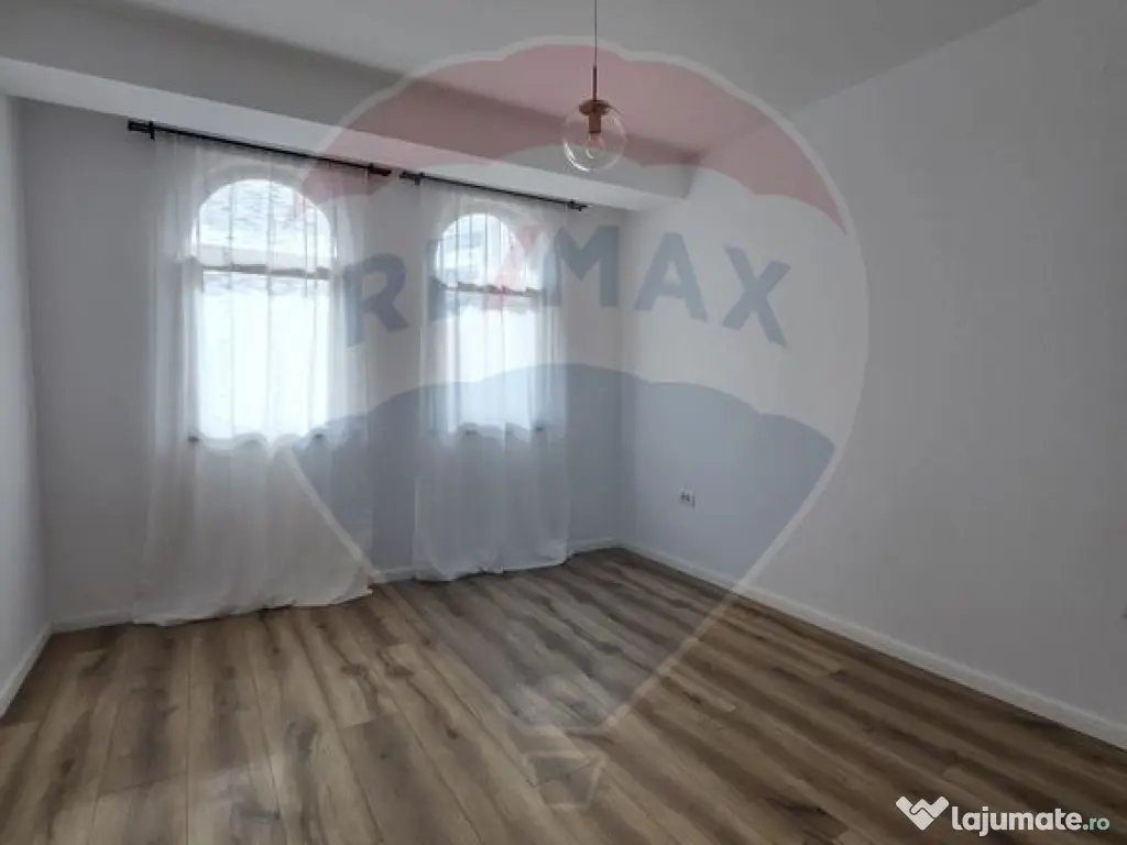 DE INCHIRIAT Casă / Vilă cu 5 camere în zona Ferme/OTO... 