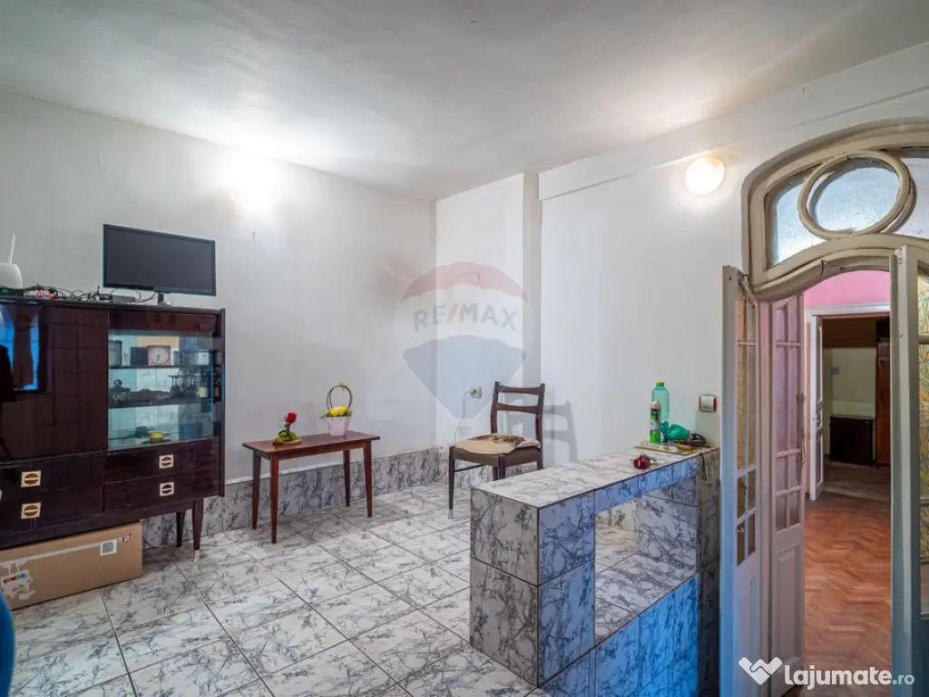 Casa ultracentrală cu 2 camere de vanzare in Ploiesti