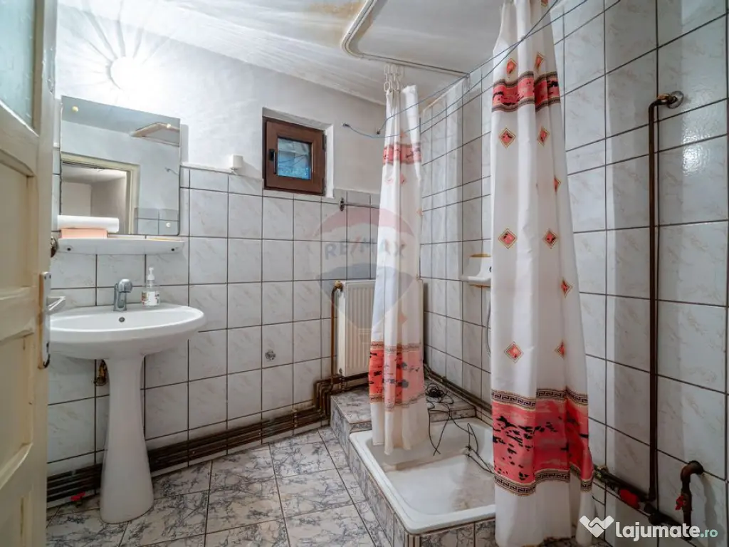 Casa ultracentrală cu 2 camere de vanzare in Ploiesti