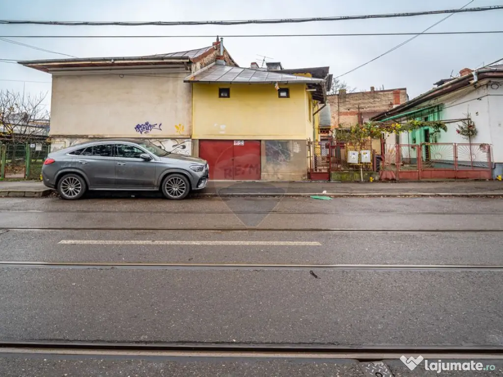 Casa ultracentrală cu 2 camere de vanzare in Ploiesti