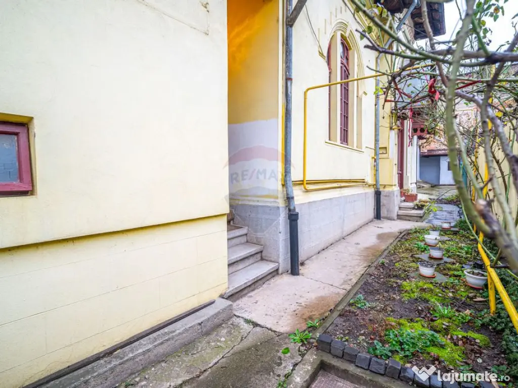 Casa ultracentrală cu 2 camere de vanzare in Ploiesti
