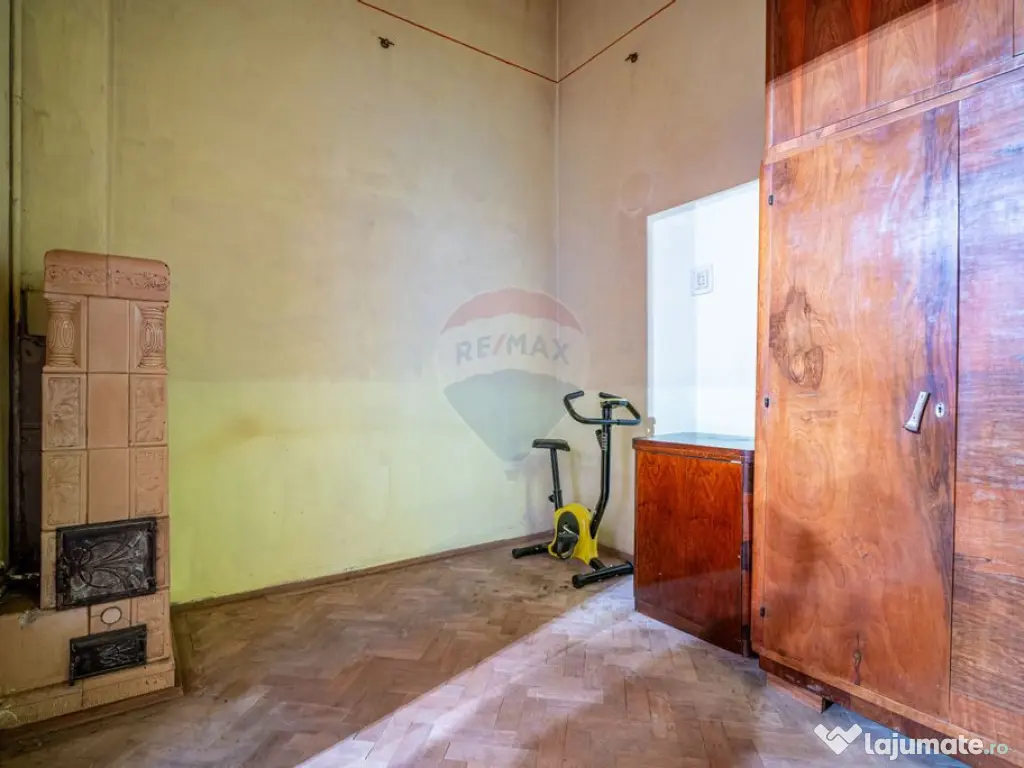 Casa ultracentrală cu 2 camere de vanzare in Ploiesti