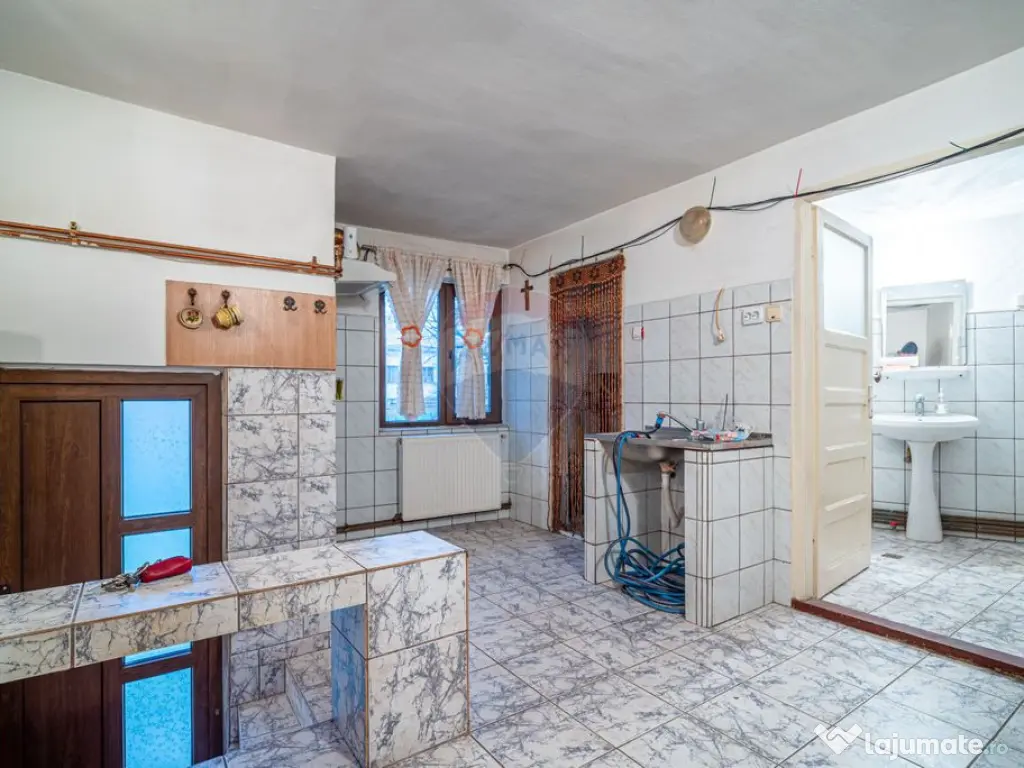 Casa ultracentrală cu 2 camere de vanzare in Ploiesti