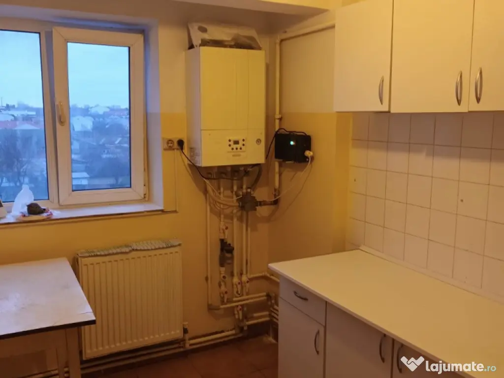 Garsoniera de vanzare zona KM 5, decomandata, CENTRALA GAZ 