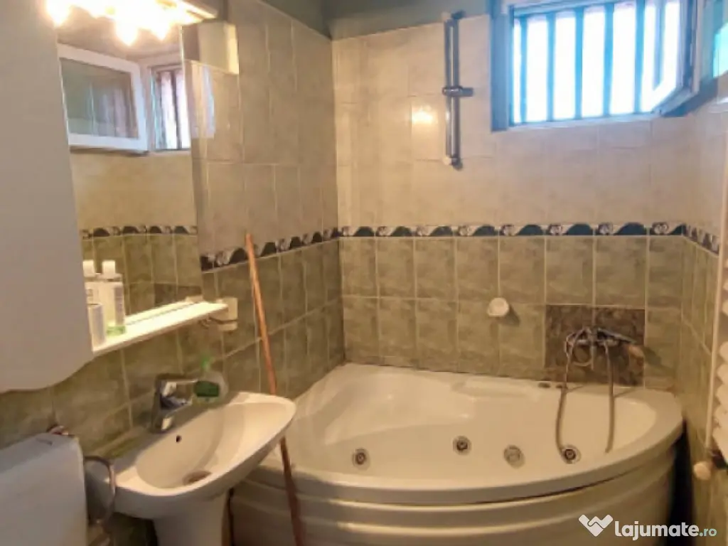 Apartament 3 camere decomandate zona Terezian 