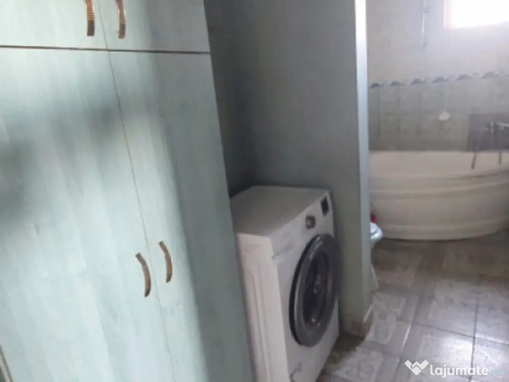 Apartament 3 camere decomandate zona Terezian 