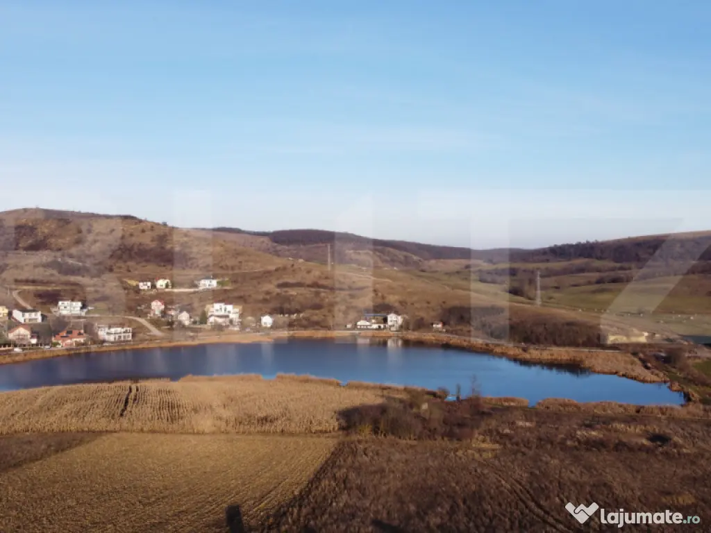 De vanzare teren Chinteni cu panorama spre lac